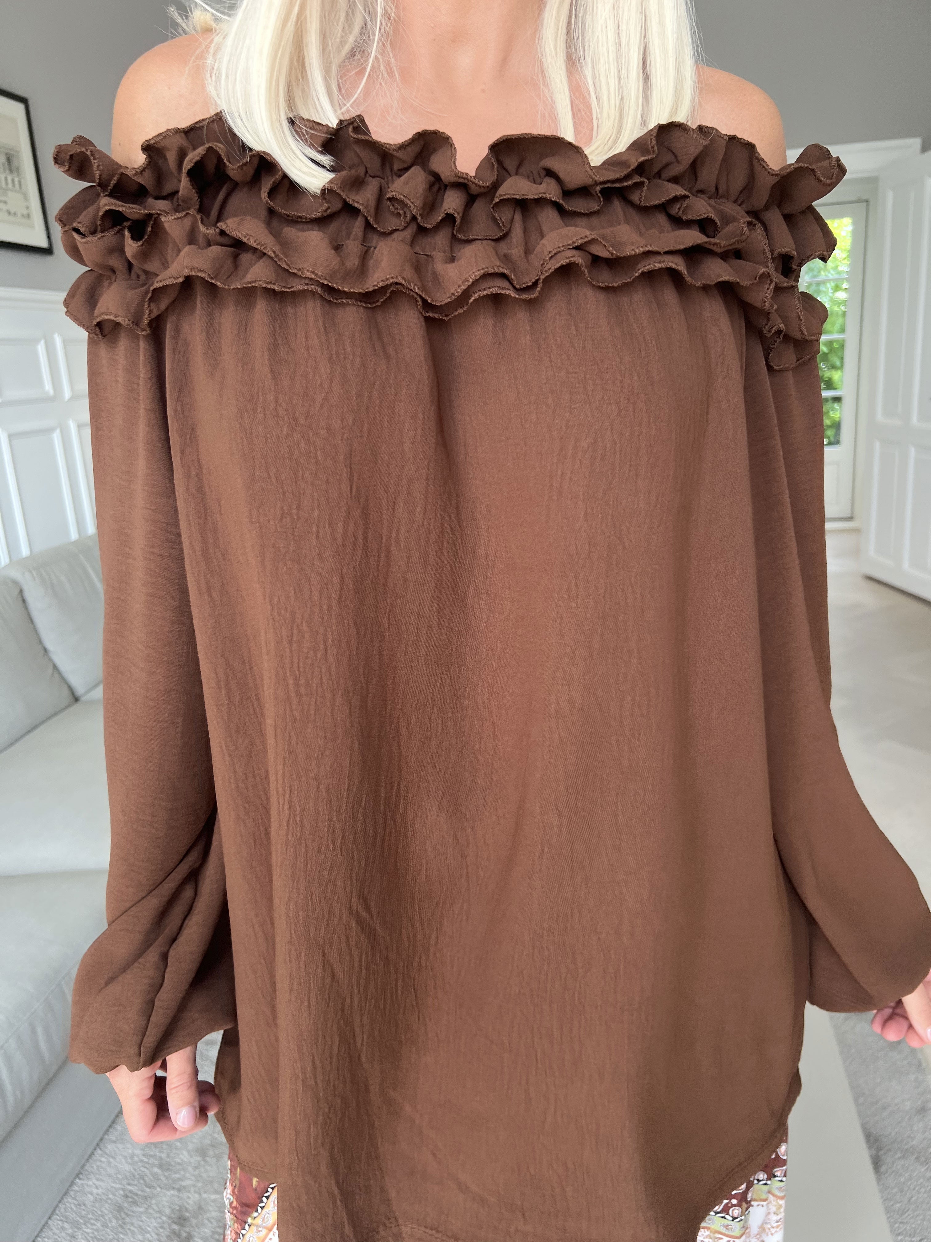 Chili - Fineste tunika bluse med flæser i udskæringen